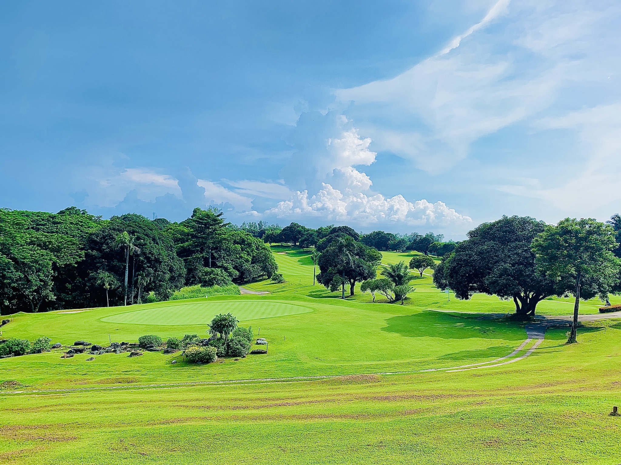 Hallow Ridge Filipinas Golf Inc.